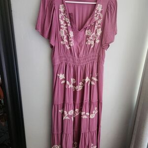 Chic Mauve Dress with White Embroidery